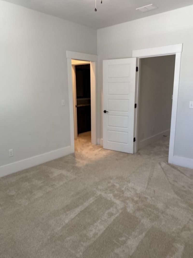 250 Oak Park Street Photo 10