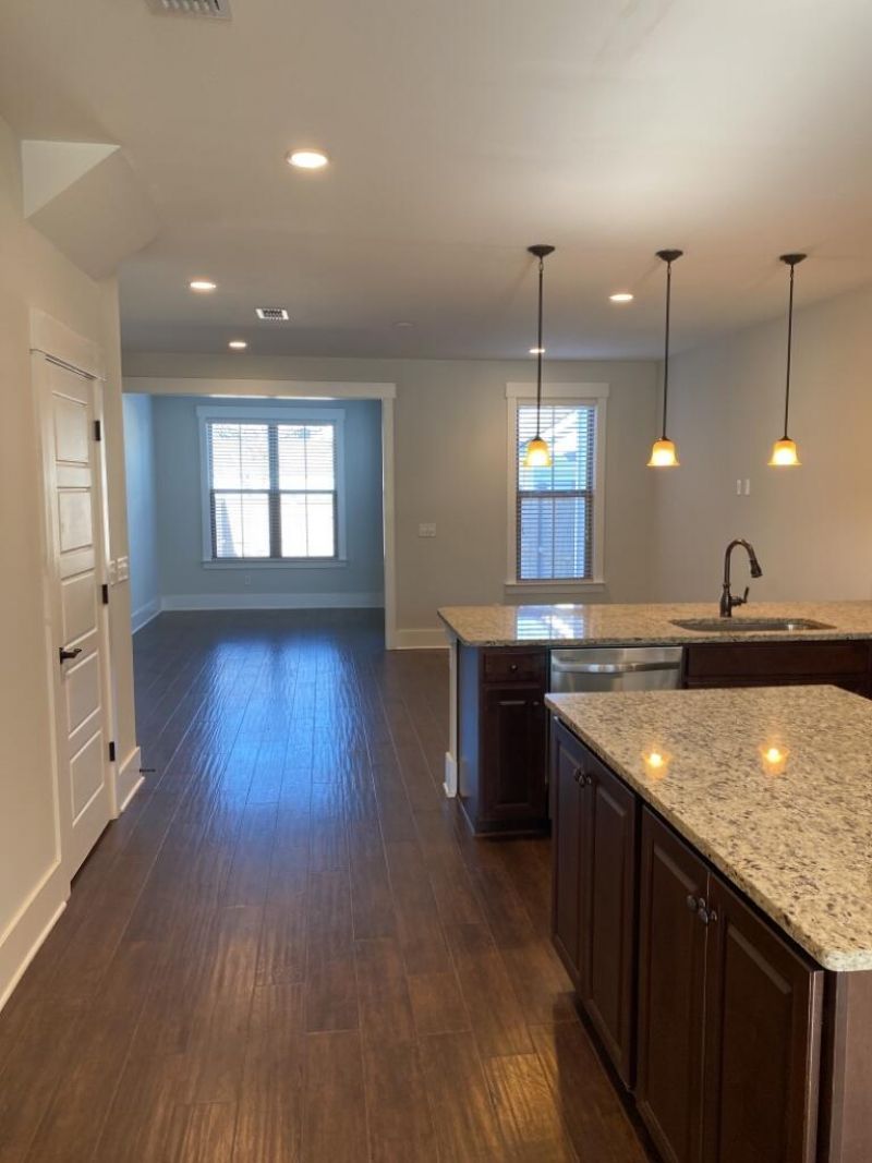 250 Oak Park Street Photo 7
