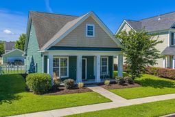 111 Foxglove Avenue photo 4