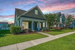 111 Foxglove Avenue photo 4