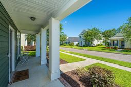 111 Foxglove Avenue photo 4