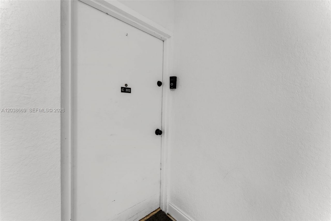 9001 SW 77th Ave , Unit C202, Miami, FL 33156 Photo