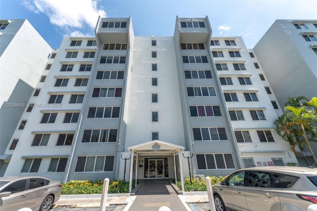 9001 SW 77th Ave , Unit C202, Miami, FL 33156 Photo