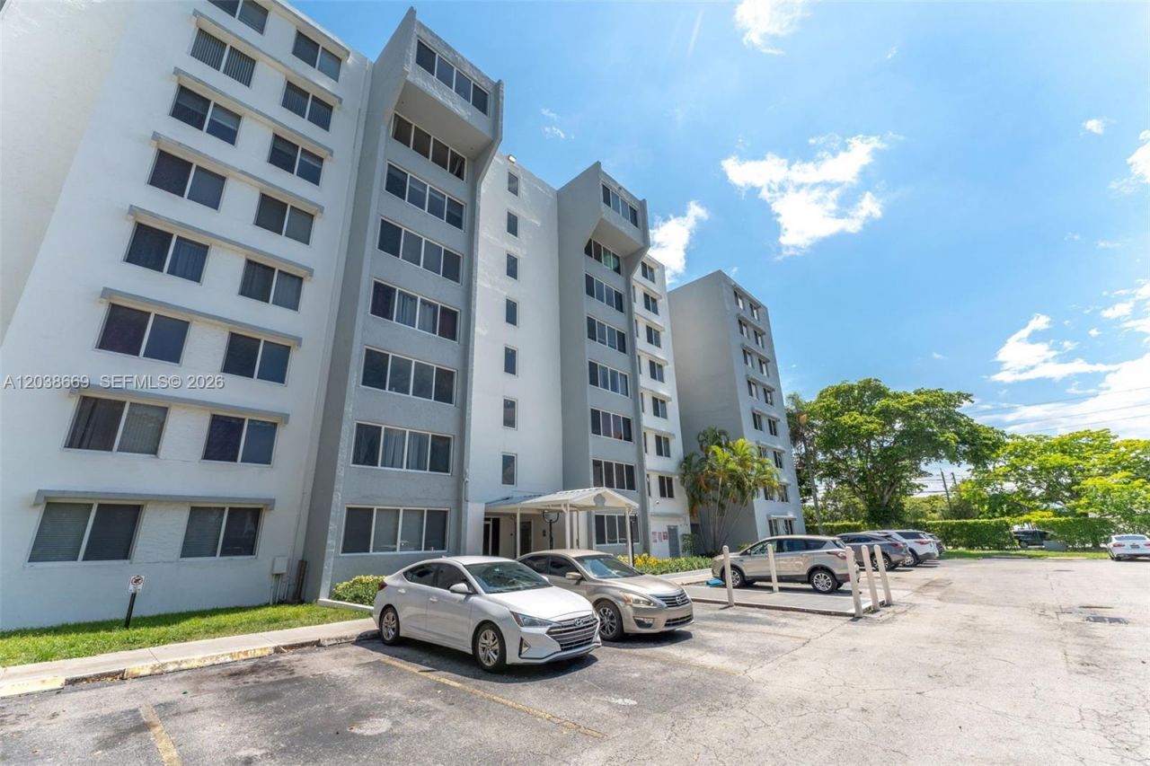 9001 SW 77th Ave , Unit C202, Miami, FL 33156 Photo
