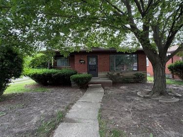 23750 Wildwood Street, Oak Park, MI 48237
