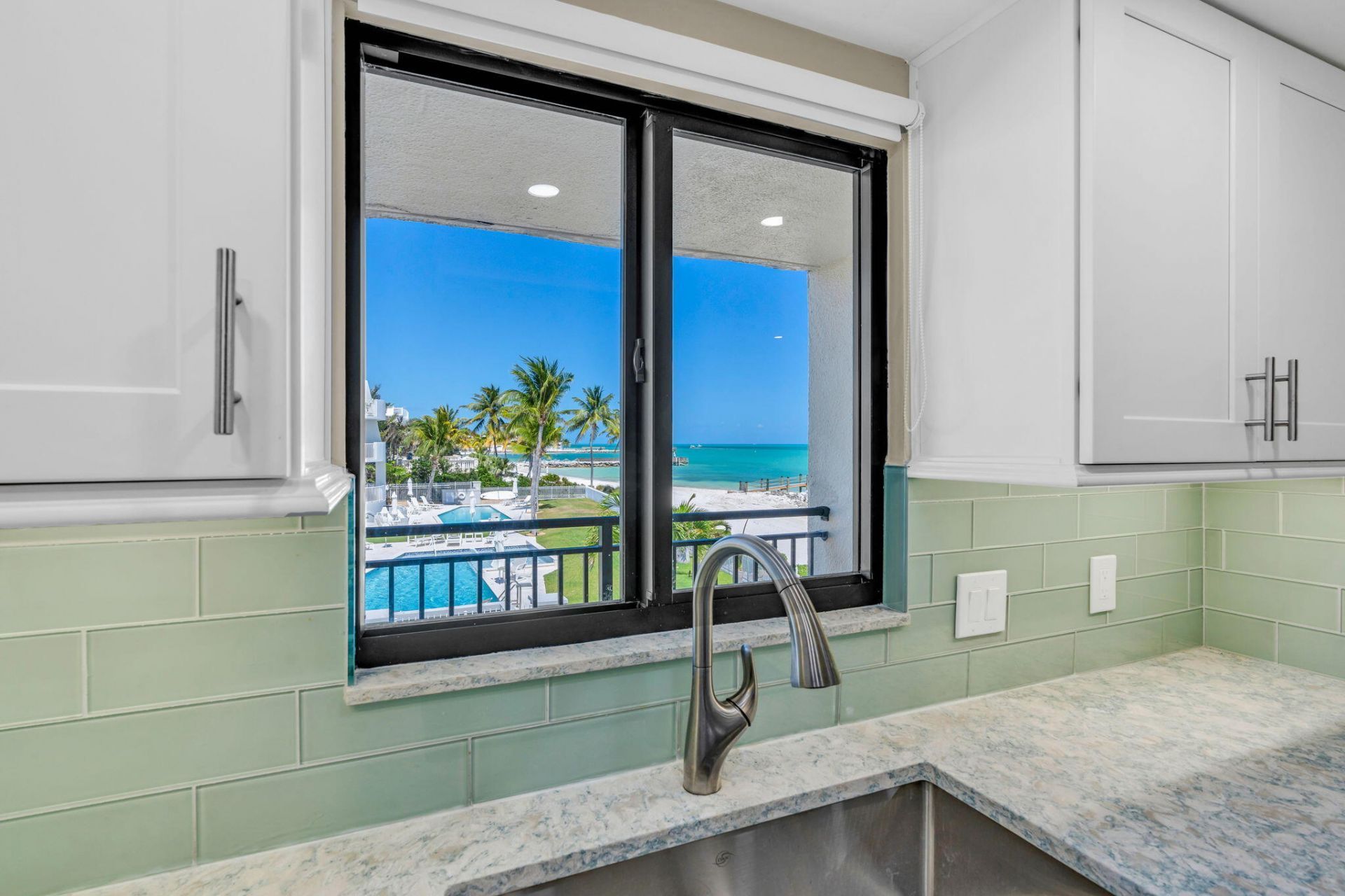 1001 W Ocean Drive, Unit 1-202, Key Colony, FL 33051 Photo
