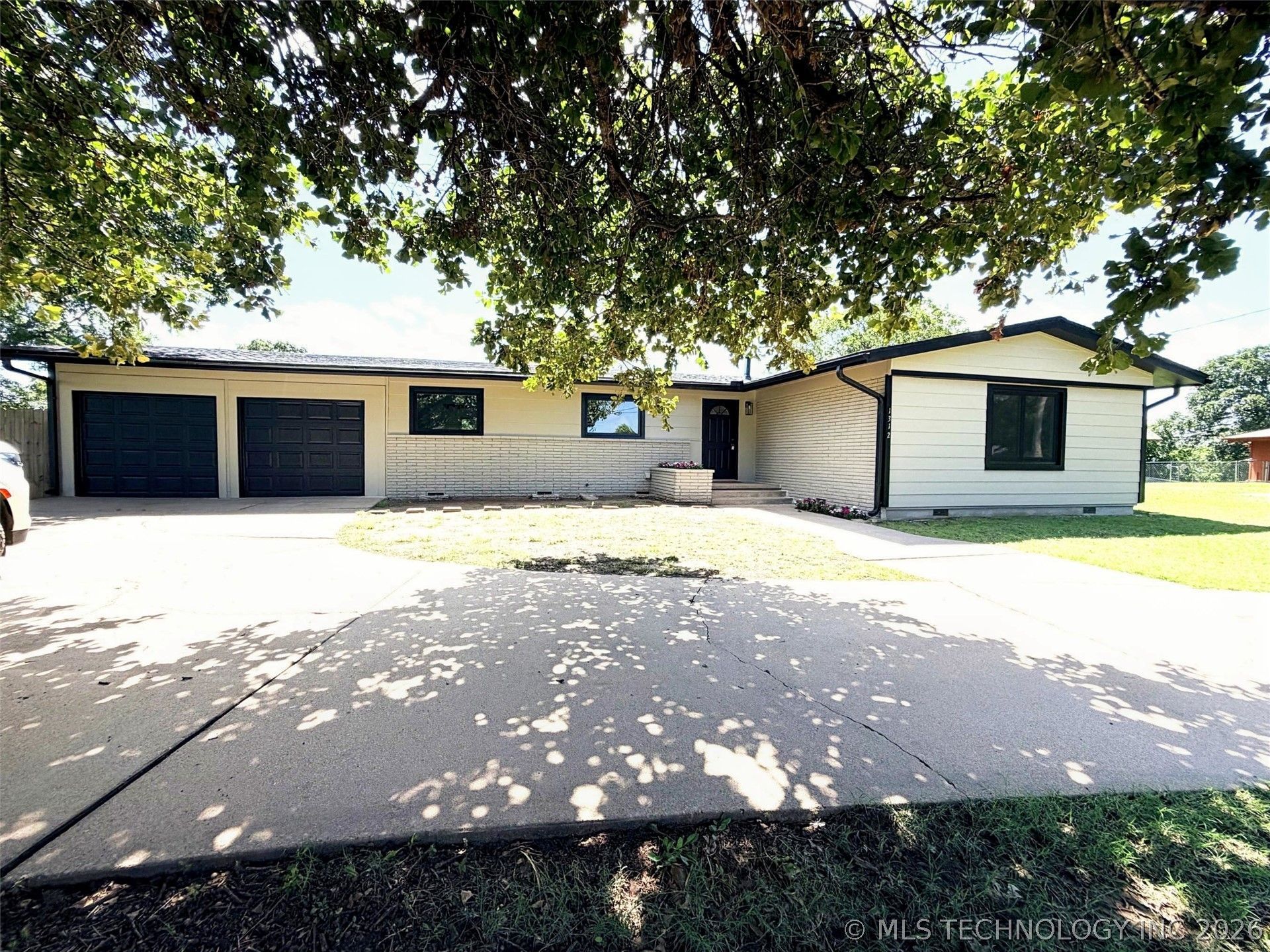 1312 Hillcrest Drive, Henryetta, OK 74437 Main Photo