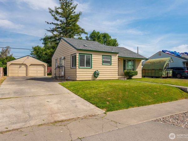 907 S Hawthorne Drive , Moses Lake, WA 98837