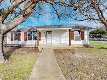 2802 N Masters Drive, Dallas, TX 75227
