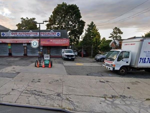 21802 Hillside Avenue , Queens Village, NY 11427