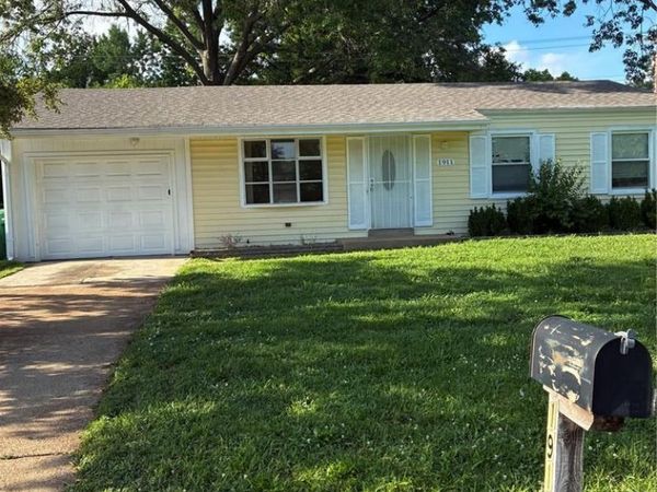 1911 Keelen Drive , St Louis, MO 63136