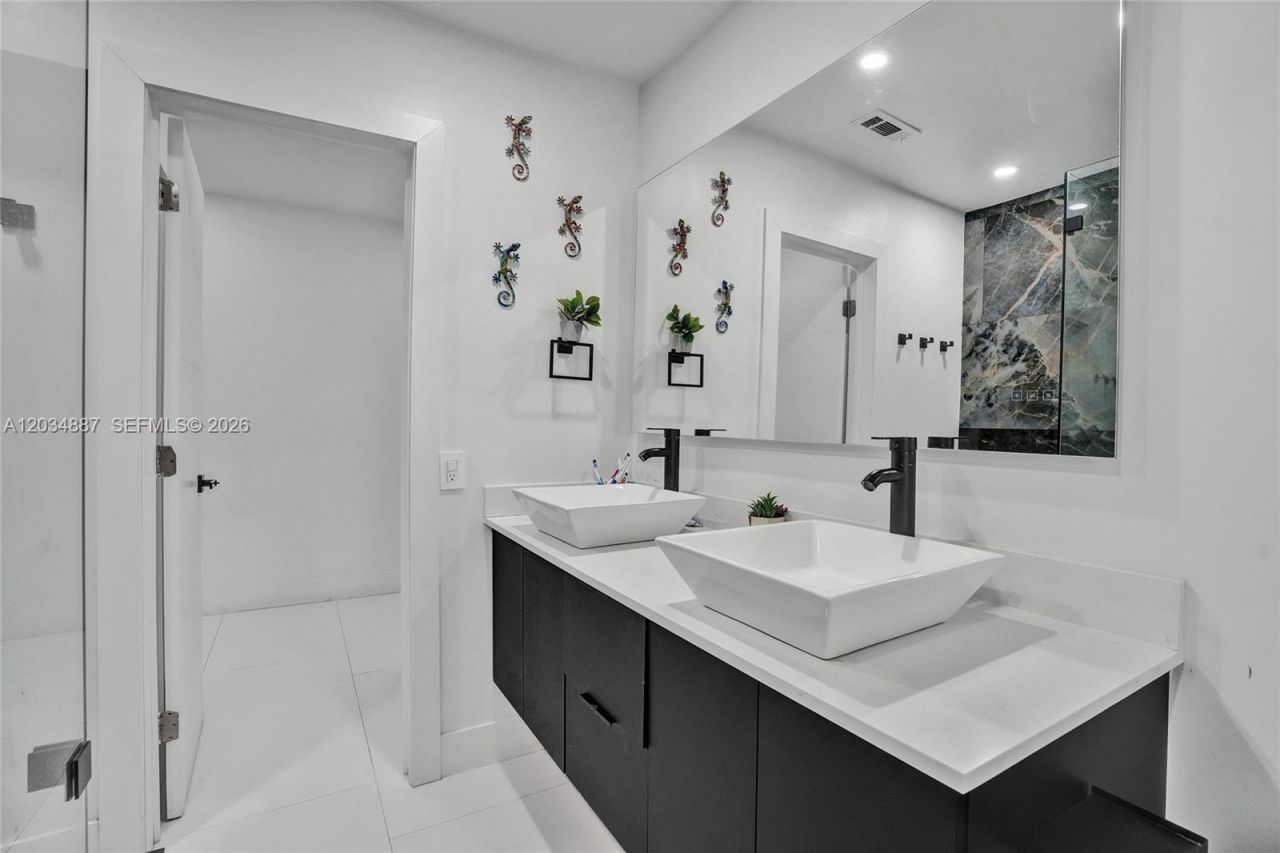 14021 Cypress Ct, Miami Lakes, FL 33014 Photo