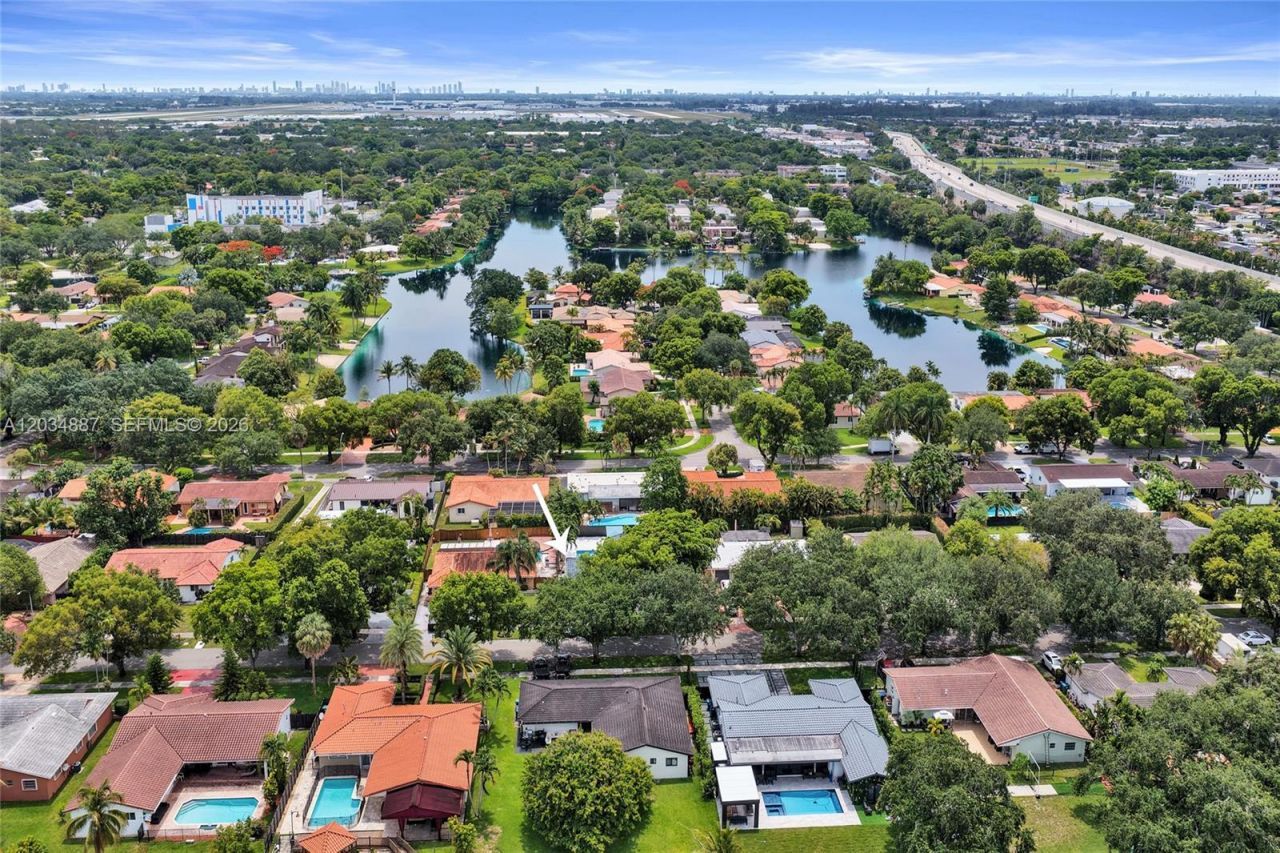 14021 Cypress Ct, Miami Lakes, FL 33014 Photo