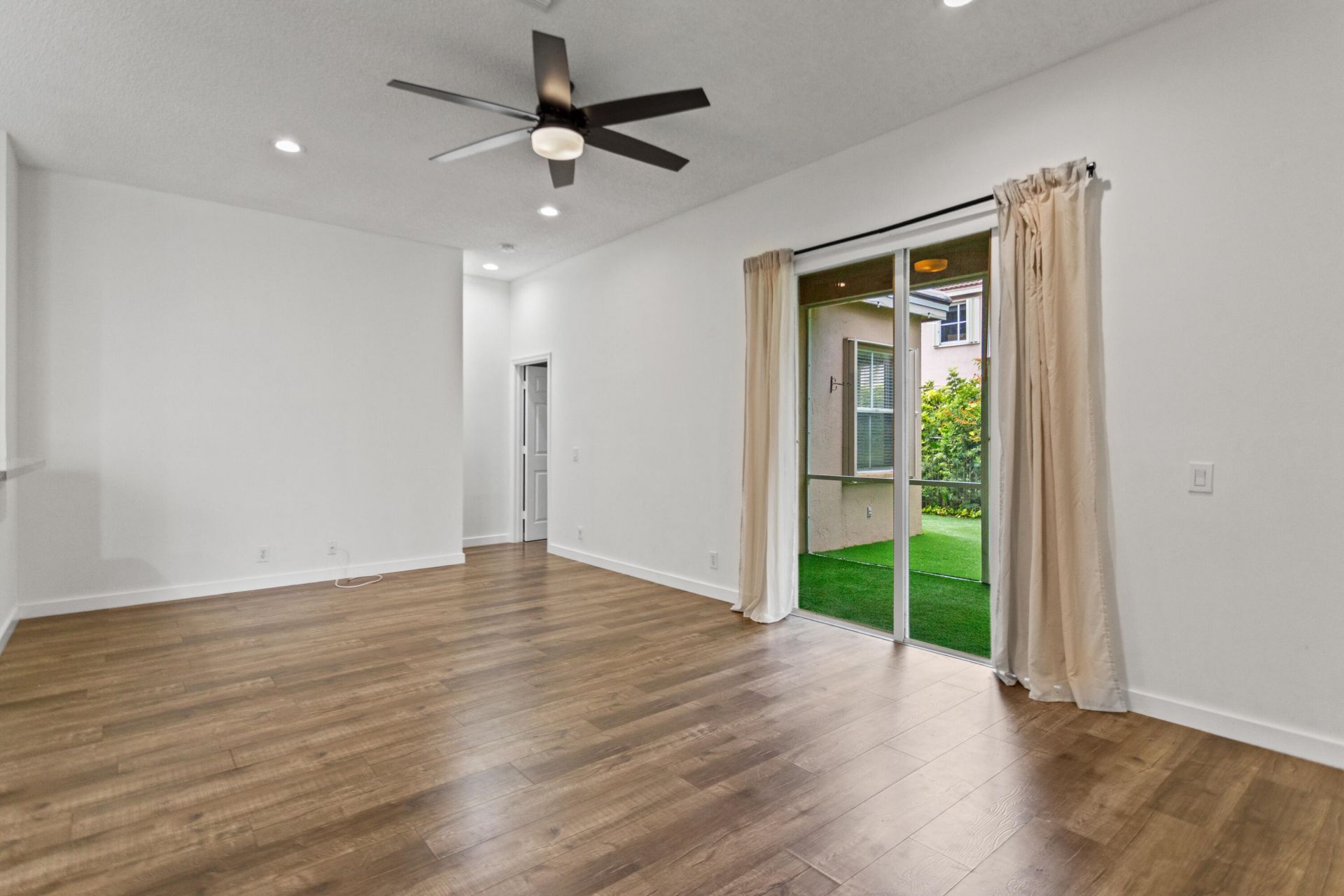 1071 Bluewood Terrace, Weston, FL 33327 Photo