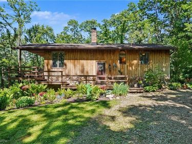 2216 N Medina Line Road, Akron, OH 44333