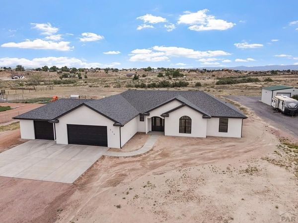379 S Siesta Dr, Pueblo, CO 81007