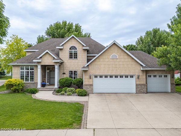 2103 44TH Avenue S, Grand Forks, ND 58201