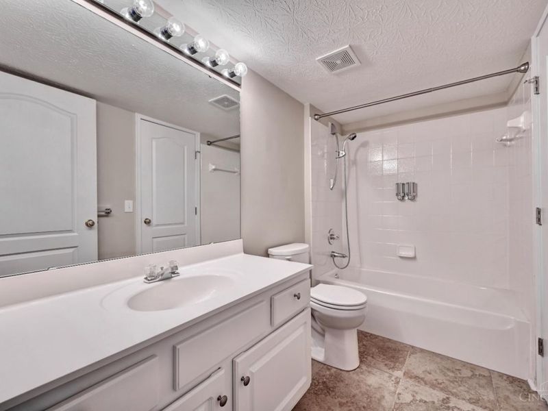 200 Postoak Lane, Unit D, Milford, OH 45150 Photo 18