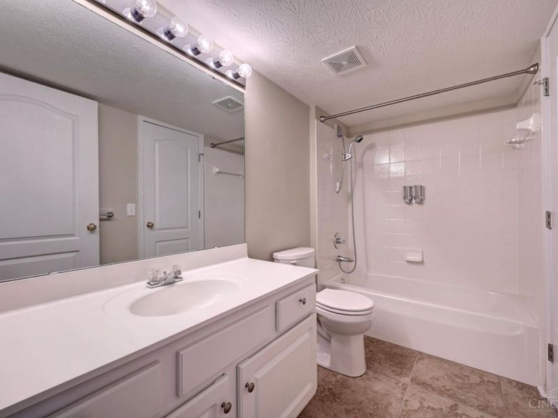 200 Postoak Lane, Unit D, Milford, OH 45150 Photo 18