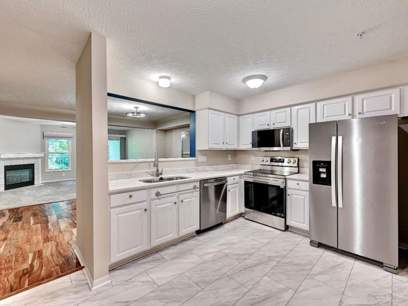200 Postoak Lane, Unit D, Milford, OH 45150 Photo 4