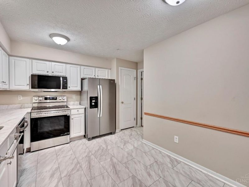 200 Postoak Lane, Unit D, Milford, OH 45150 Photo 9