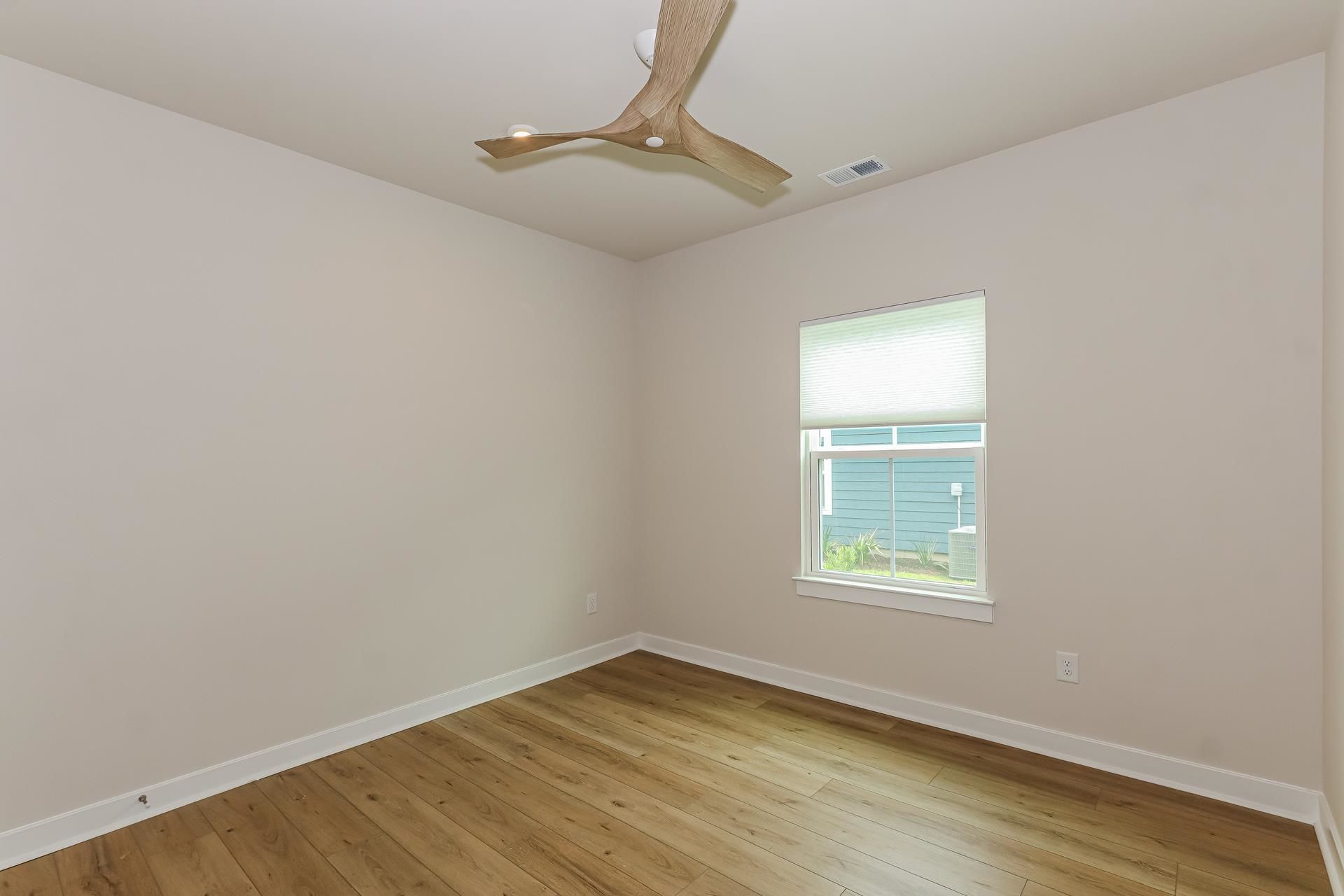 2218 Vera Way  Photo 11