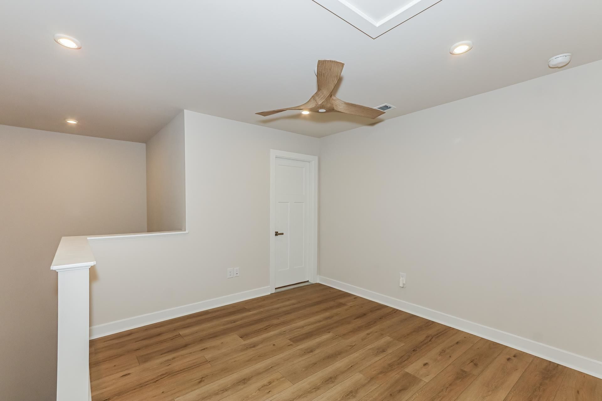 2218 Vera Way  Photo 14