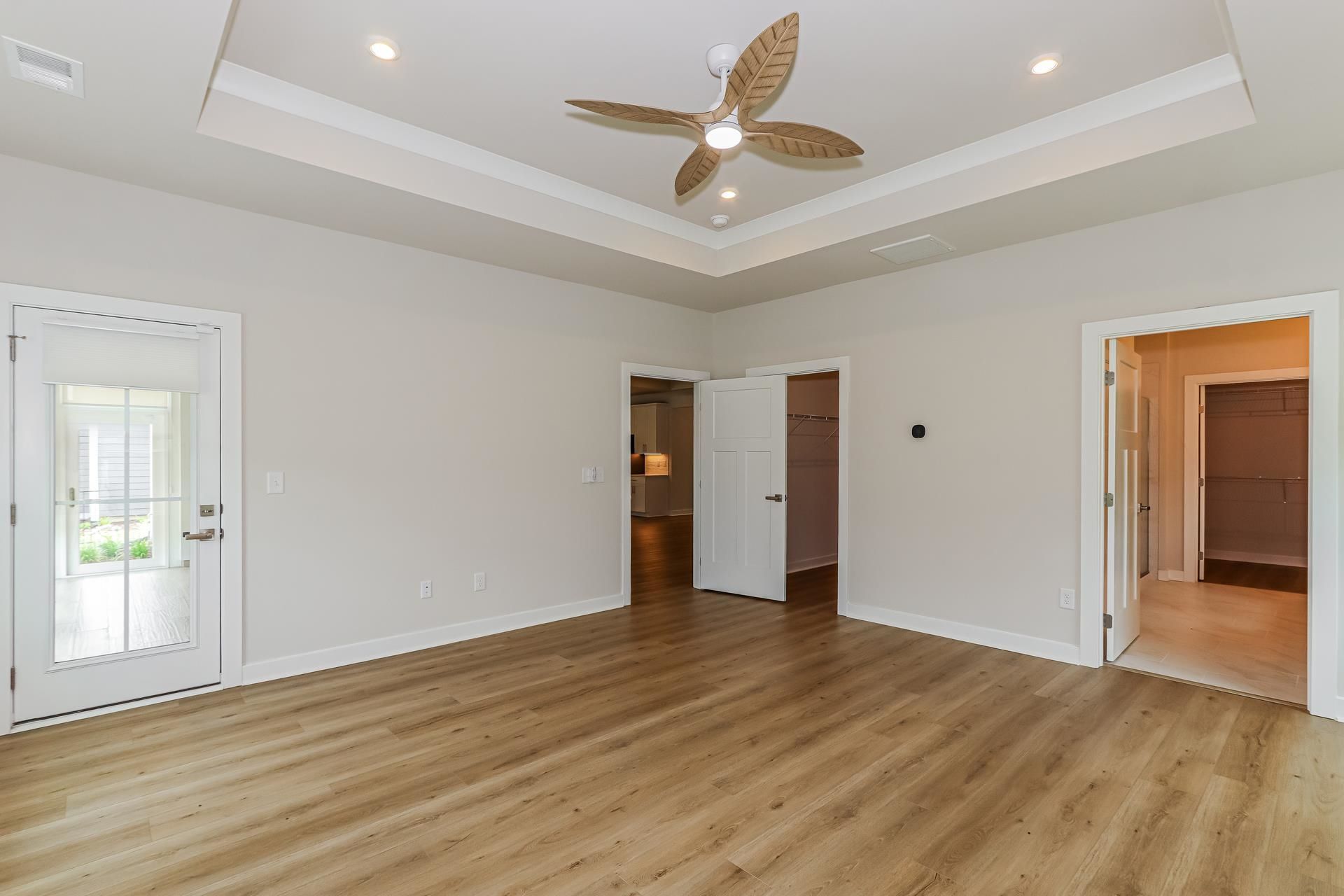 2218 Vera Way  Photo 4