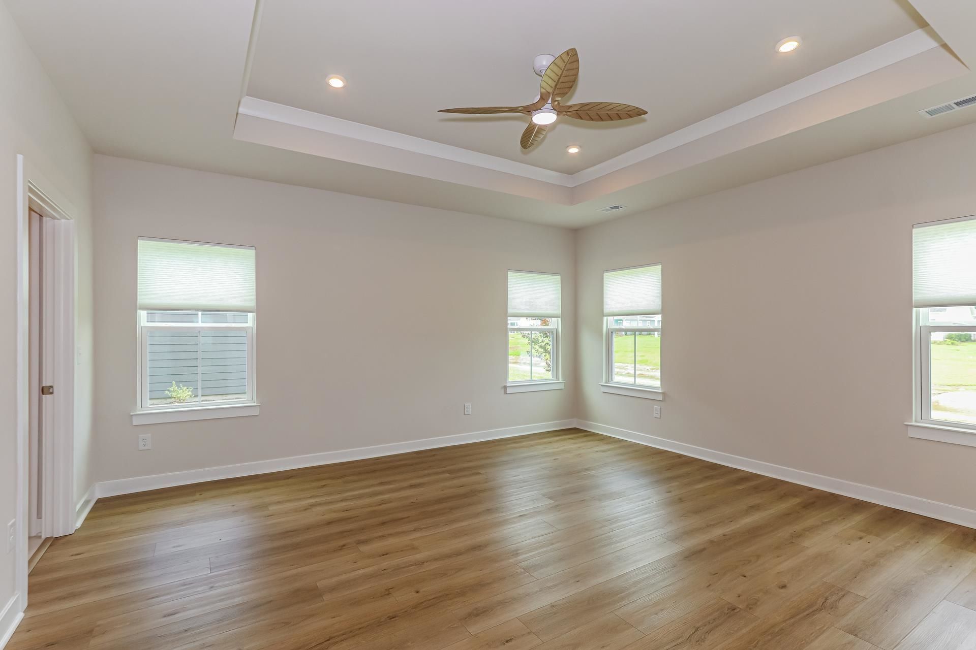 2218 Vera Way  Photo 6