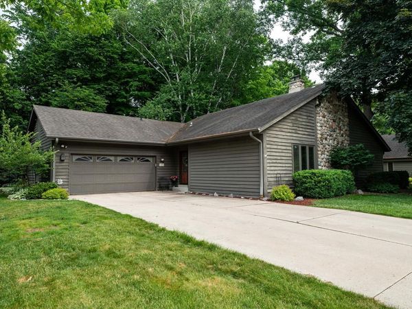 3278 S Acredale COURT, New Berlin, WI 53151