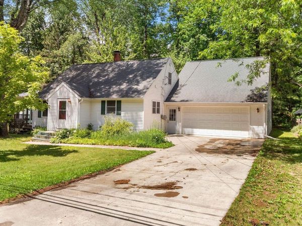 W8306 CLOVERLEAF LAKE ROAD, Clintonville, WI 54929