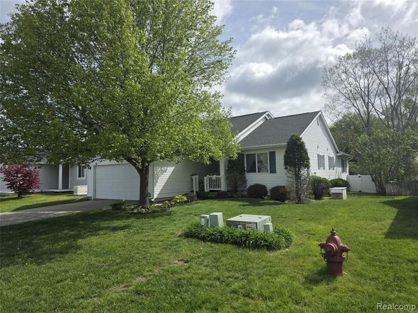 600 Winding River Drive, Williamston, MI 48895