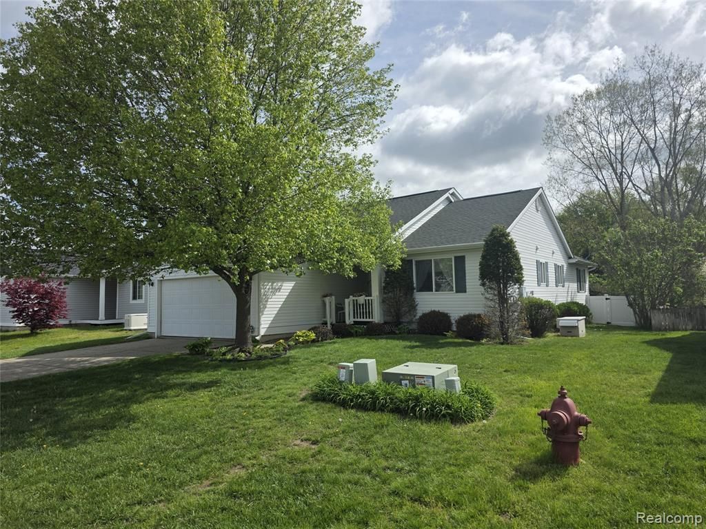 600 Winding River Drive, Williamston, MI 48895 Main Photo