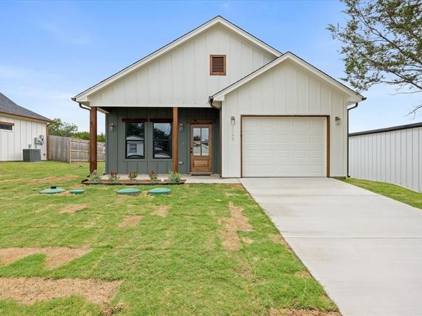 2603 Creekview Drive, Granbury, TX 76048