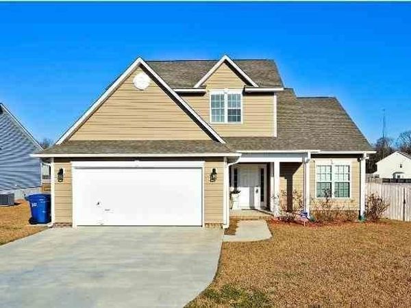 407 John Deere Court , Richlands, NC 28574
