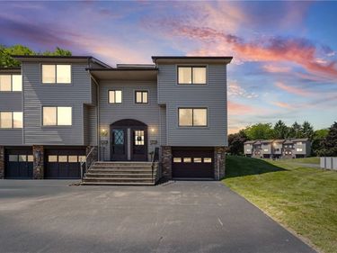 369 Cameco Circle, Liverpool, NY 13090