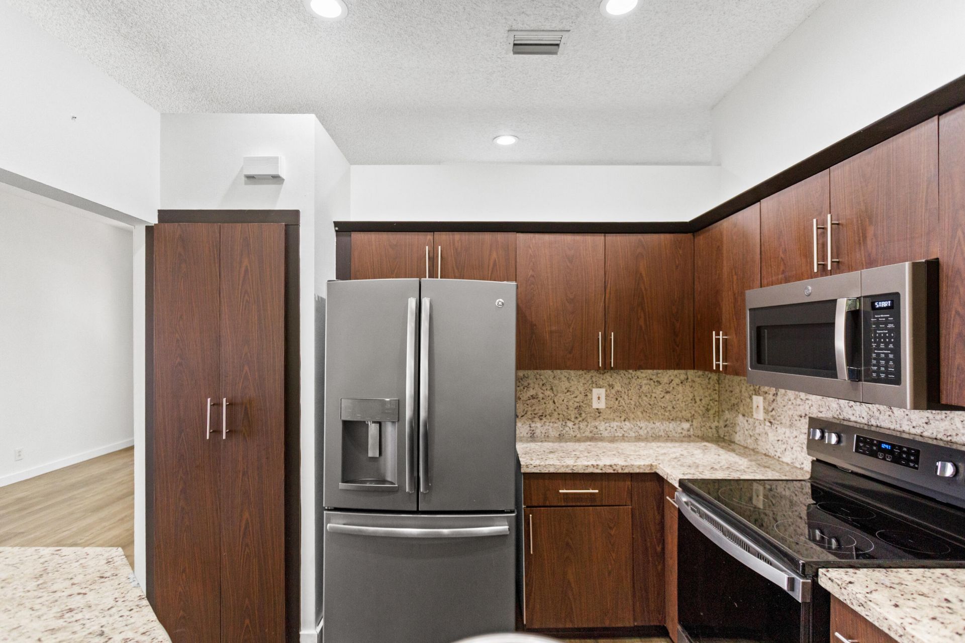 1071 Bluewood Terrace, Weston, FL 33327 Photo