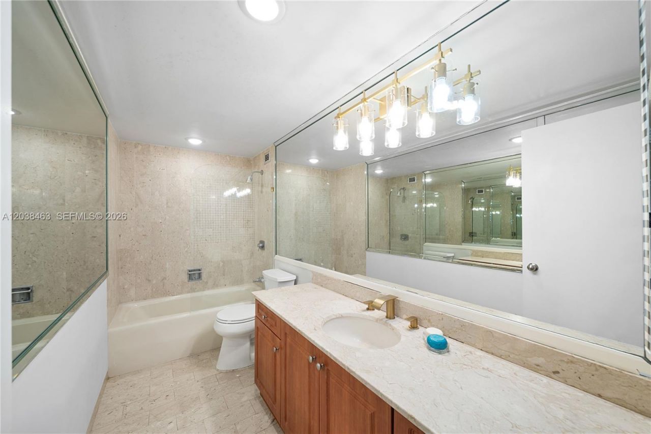 1800 NE 114th St, Unit 1811, Miami, FL 33181 Photo