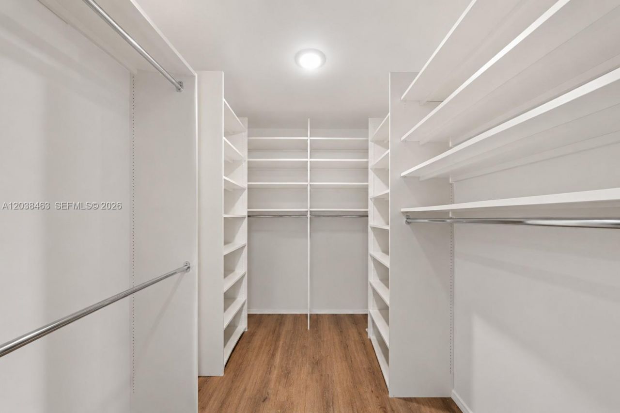 1800 NE 114th St, Unit 1811, Miami, FL 33181 Photo
