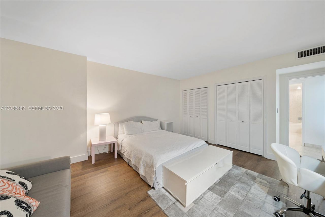 1800 NE 114th St, Unit 1811, Miami, FL 33181 Photo