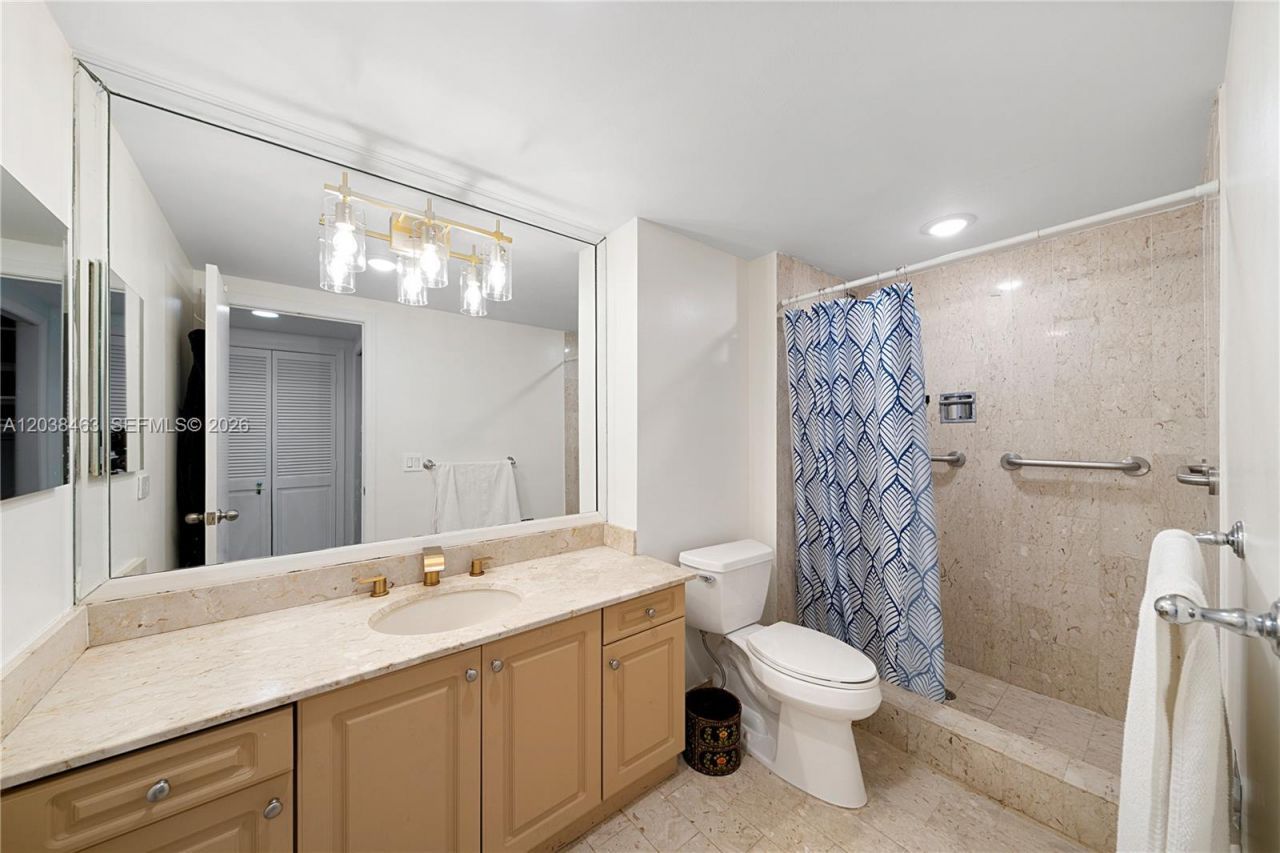 1800 NE 114th St, Unit 1811, Miami, FL 33181 Photo