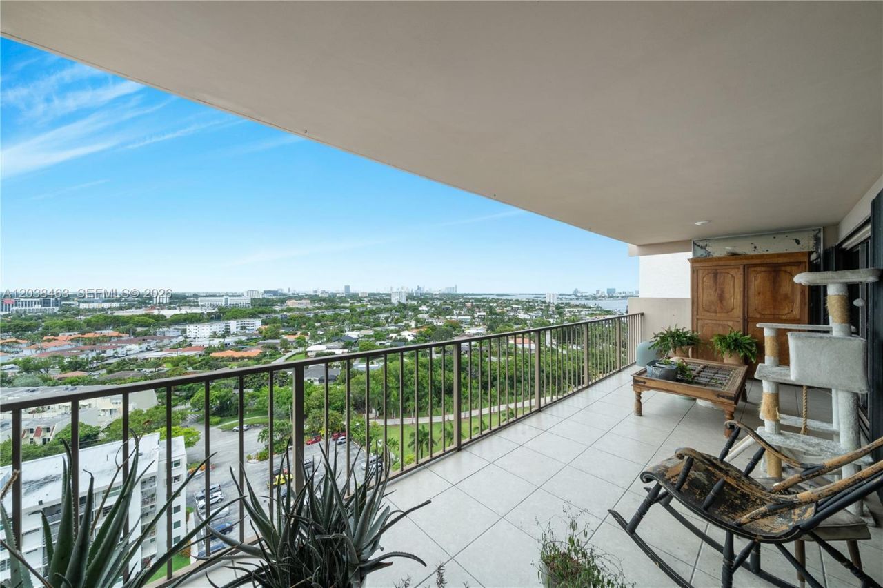 1800 NE 114th St, Unit 1811, Miami, FL 33181 Photo