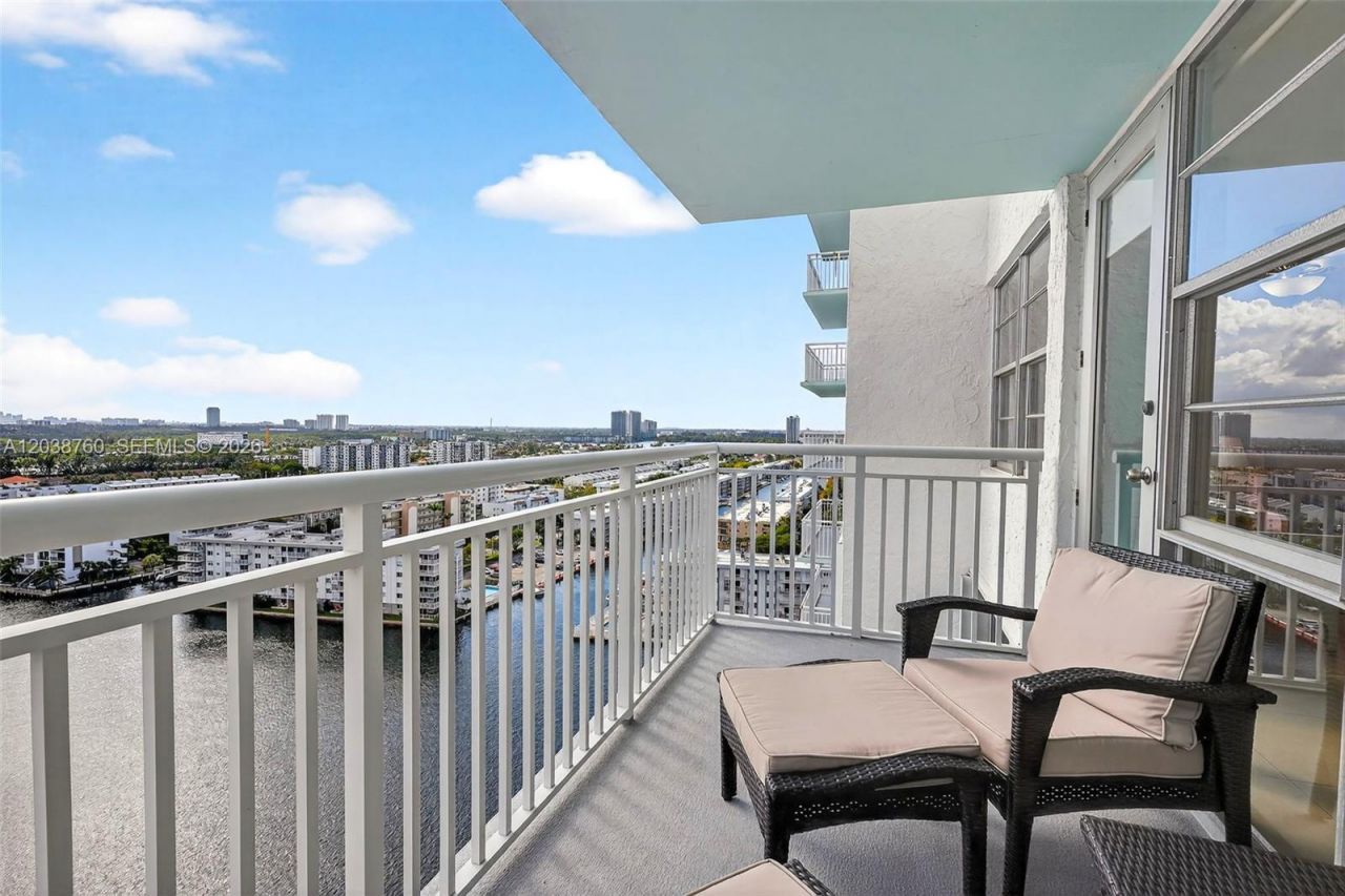 301 174th St, Unit 1905 + DEN, Sunny Isles Beach, FL 33160 Photo