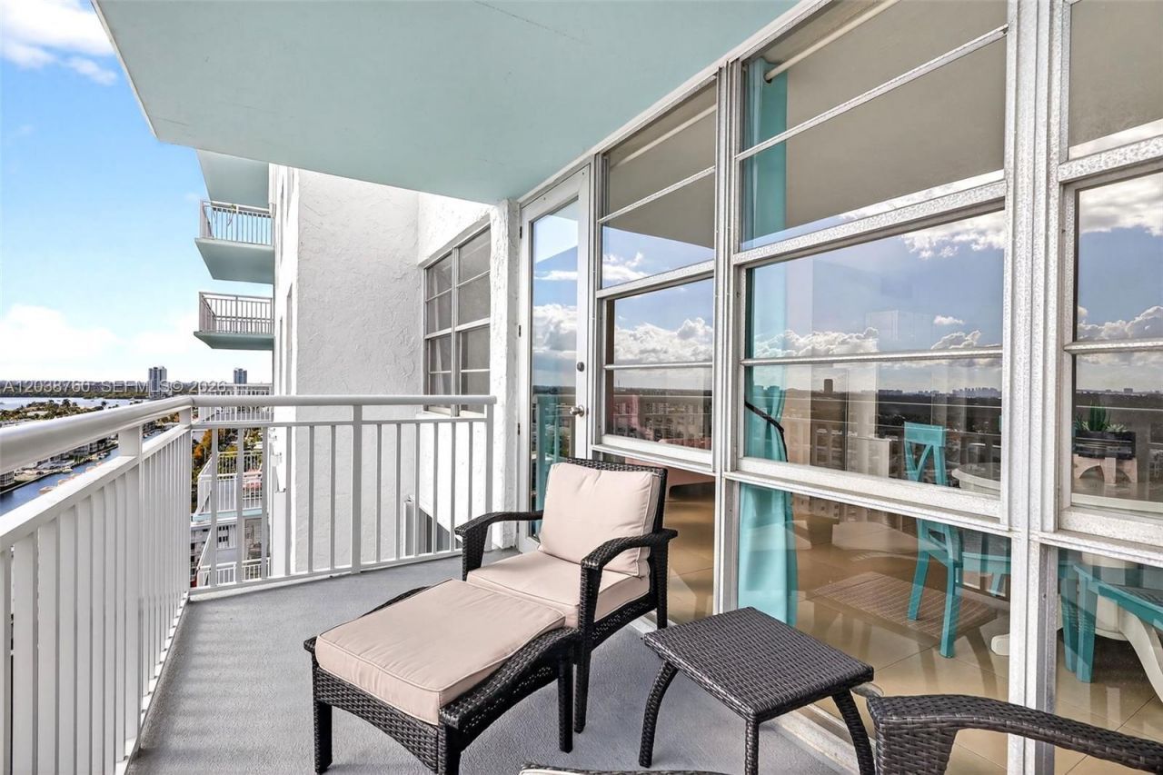 301 174th St, Unit 1905 + DEN, Sunny Isles Beach, FL 33160 Photo