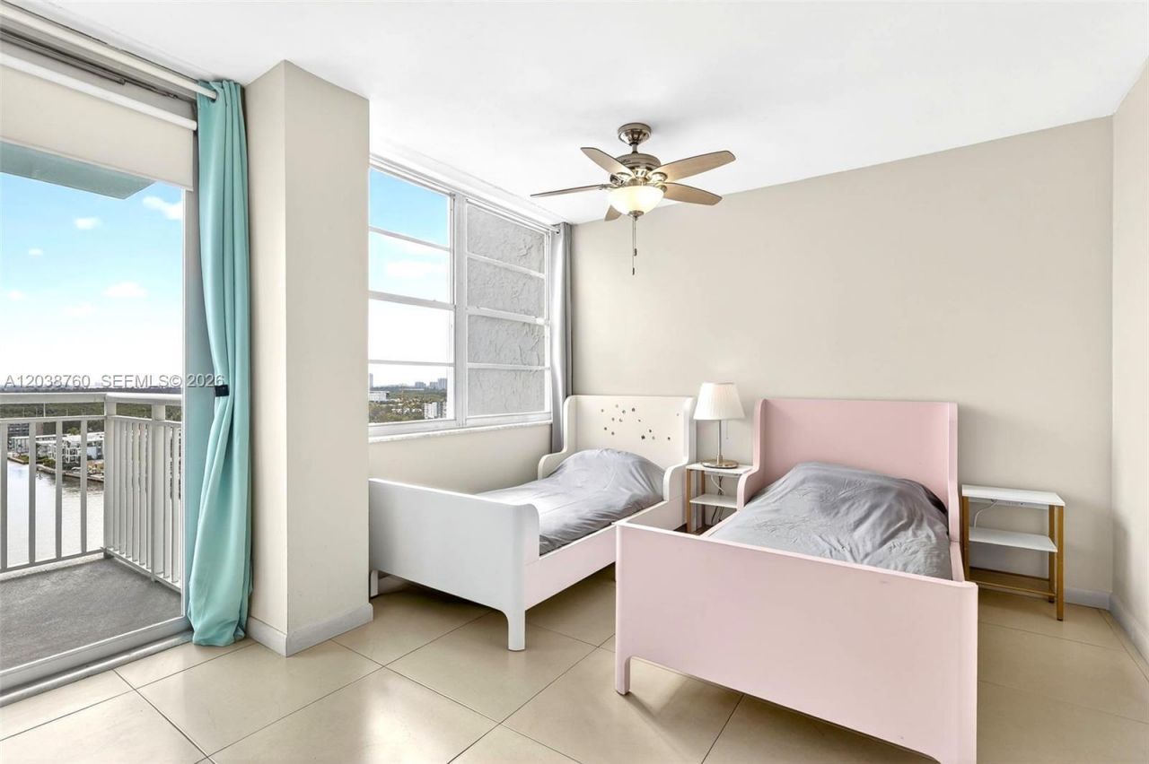 301 174th St, Unit 1905 + DEN, Sunny Isles Beach, FL 33160 Photo