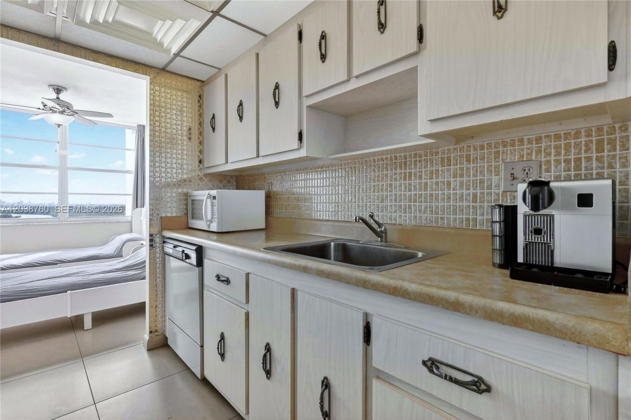 301 174th St, Unit 1905 + DEN, Sunny Isles Beach, FL 33160 Photo