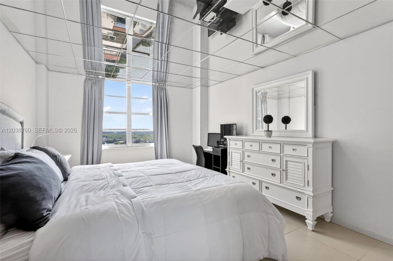 301 174th St, Unit 1905 + DEN, Sunny Isles Beach, FL 33160 Photo