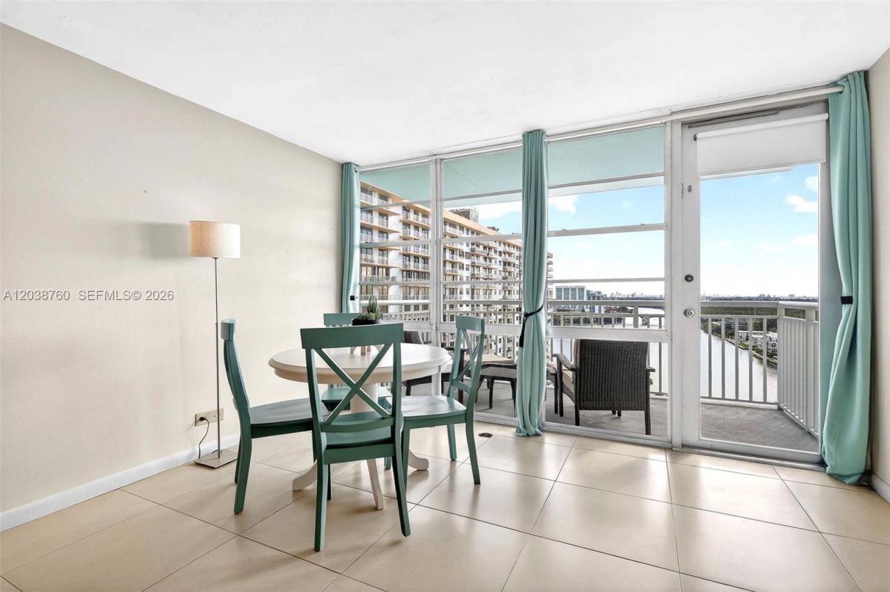 301 174th St, Unit 1905 + DEN, Sunny Isles Beach, FL 33160 Photo