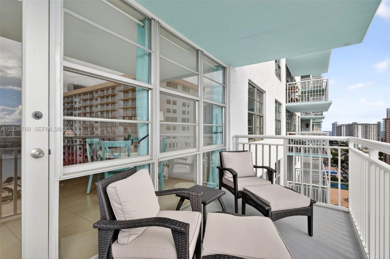 301 174th St, Unit 1905 + DEN, Sunny Isles Beach, FL 33160 Photo