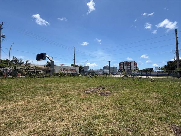 810 NW 79th St , Miami, FL 33150